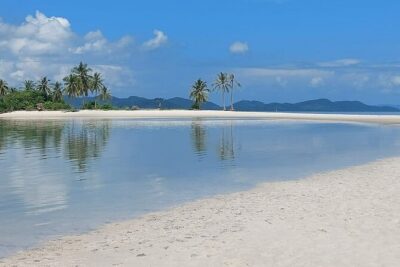 - Comfortable boat for cruising in Phang Nga Bay - The "Must-Do"! - Phang Nga Bay: 42 islands, big cliffs, and bird-nest cliffs you can see close up