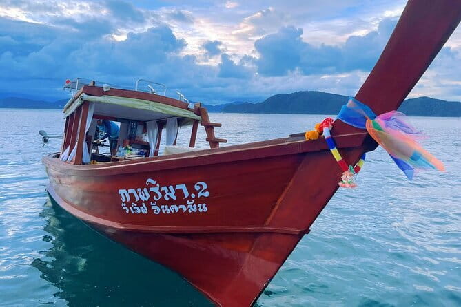 Escape to Phi Phi Islands: Ferry with Lunch - Comfort and crowds on board: where the experience can make or break