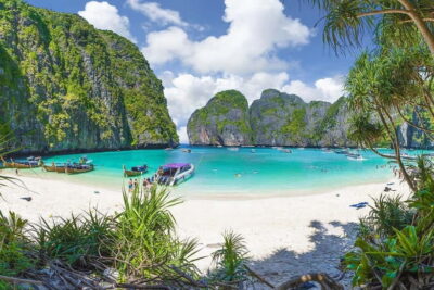 From Phuket: Phi Phi Islands Speedboat Tour - Snorkeling with rays and tropical fish: what to expect under the water