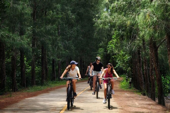 Islands Discovery: Koh Yao and Koh Hong with Bicycles and Beaches - Lunch on the island: simple fuel before Koh Hong