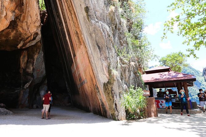 James Bond Island Canoeing 7 Point 5 Island By Speedboat From Phuket - Ko Hong: the opening canoe scenery in Phang Nga Bay