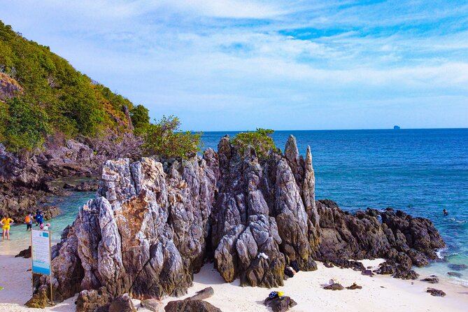 Maya Bay, Phiphi Island & Khai Day Trip with transfer from Phuket - Lunch on Phi Phi Don: a beach-side meal break that actually helps