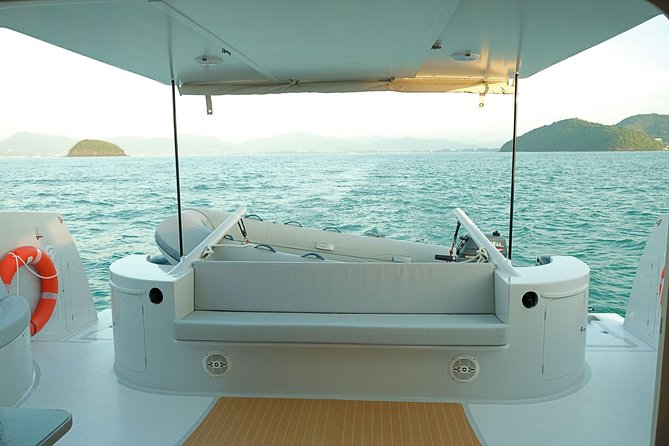 New Power catamaran for Phang Nga and Phi Phi island excursions - Food, drinks, and WiFi: the comfort layer that changes the mood