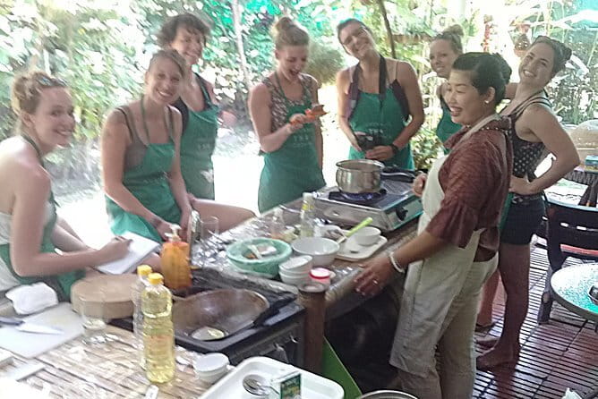 Organic Thai cooking class - A hands-on Phuket class built around real flavor