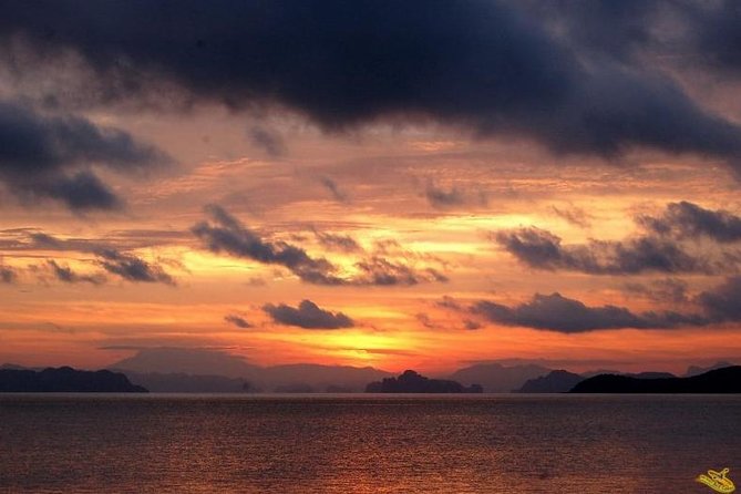 Phang Nga Bay Starlight by John Gray Sea Canoe - The sunset dinner rhythm: Koh Panak Cave and a moving view