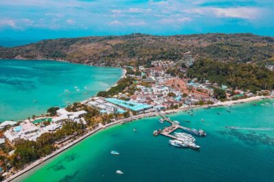 Phi Phi Island Highlights: Cruise, Snorkel & Buffet Lunch - From hotel pickup to the pier: how the day starts