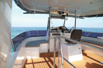 Phi Phi Island & Maiton Island Full Day Tour with Luxury Yacht - Ko Phi Phi Lee snorkeling: a short session with the right gear