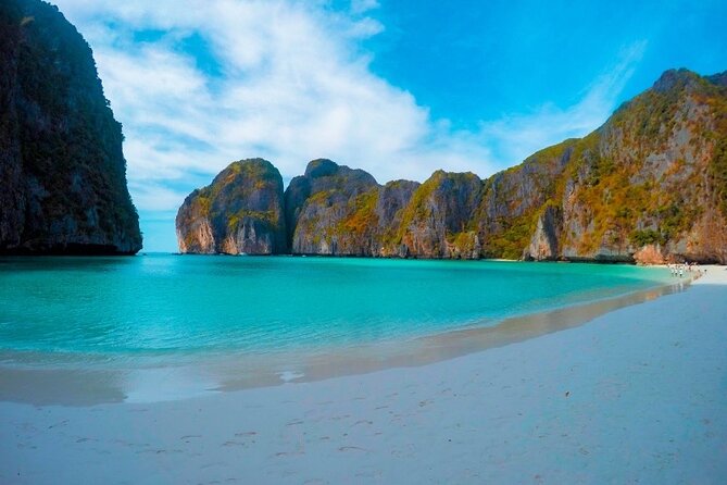 Phi Phi Islands Adventure Day Trip w/ Seaview Lunch by V. Marine - Pileh Lagoon and Viking Cave: The Water That Looks Fake