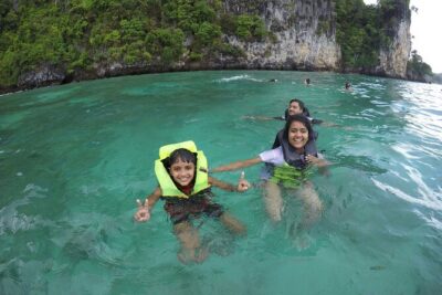 Phi Phi & Khai Islands Speedboat Tour from Phuket with Snorkeling - Phi Phi Lee (Phi Phi Leh): Maya Bay and the cliffs you came for