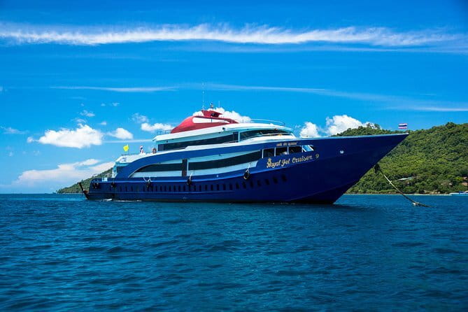 Phi Phi Maya and Maithon by Indigo Luxury Catamaran in Phuket - Food on board: lunch plus snacks that make the price make sense
