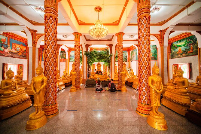 Phuket: Half-Day Highlights Tour - Wat Chalong (Chaithararam): pagoda shine and the Cham Abbot wax model