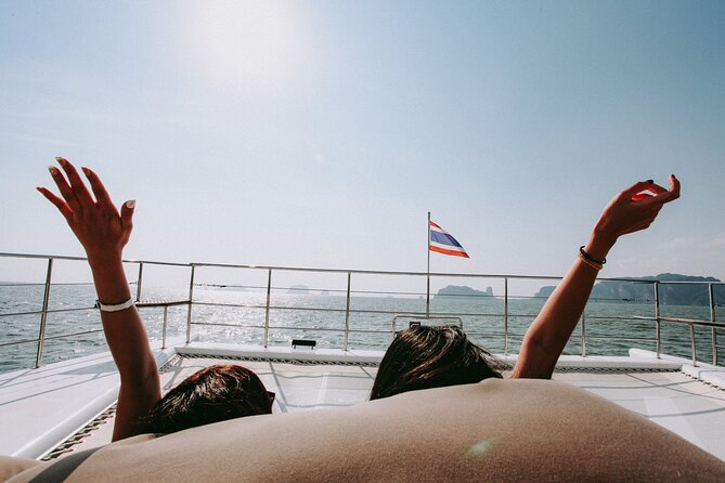 Phuket : James Bond Island and Phang Nga Bay by Premium Yacht - Hong Island and Hong Lagoon: calm water through a narrow entrance