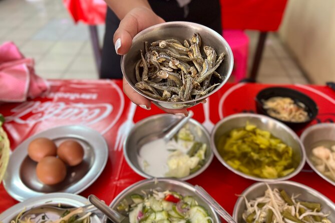 Phuket Old Town Food Tour with 10+ Locals' Favorites Tastings - The 4th-Generation Bakery Stop: Traditional Desserts, Real Family Production