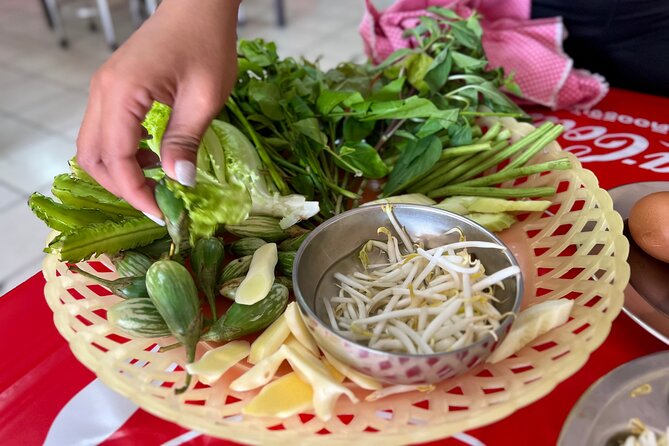 Phuket Old Town Food Tour with 10+ Locals' Favorites Tastings - Kaeng Som, Coconut Curry, and the Southern Thai Bread-and-Bite Logic