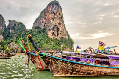 Phuket Phiphi-Phhpi Phuket Ferry include Transfer to hotel - Comfort on the Ride: AC, Restroom Breaks, and a Mini Market