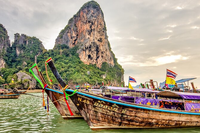 Phuket Phiphi-Phhpi Phuket Ferry include Transfer to hotel - Comfort on the Ride: AC, Restroom Breaks, and a Mini Market