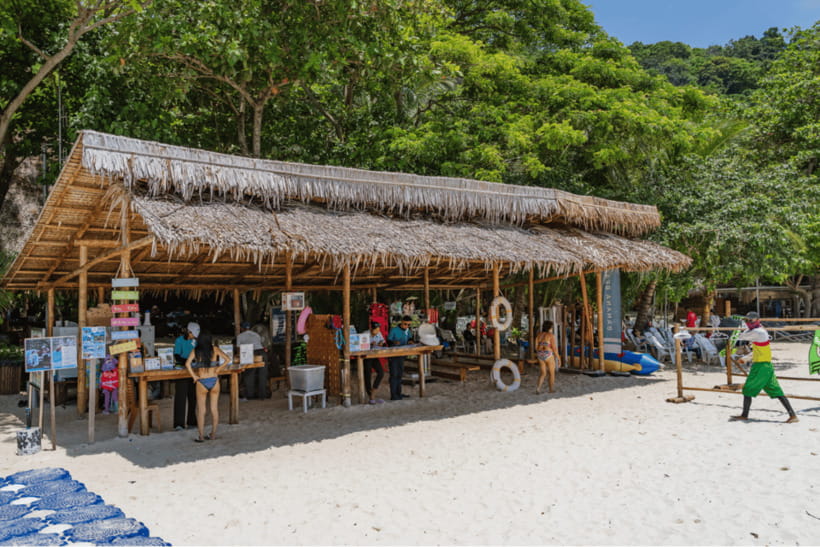 Phuket: Racha and Coral Islands Speedboat Trip with Lunch - Guide energy and group flow: what makes the day feel easy