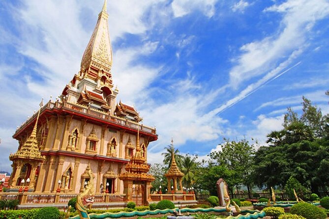 Phuket Sightseeing Tour with the insider guide - Small group format: max 10, and why that helps