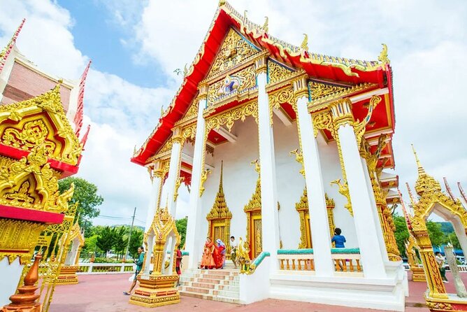 Phuket Sightseeing Tour with the insider guide - Wat Chalong: the big temple stop with time to look