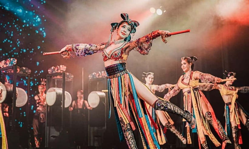 Phuket: Simon Cabaret Show Tickets Optional First 3 Rows - Costumes, Lighting, and Music: The Secret Sauce