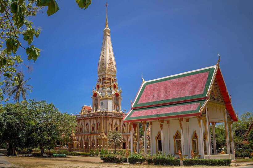 Phuket: Wat Chalong, Viewpoint, and Old Town Guided Tour - Karon View Point: the quick panoramic payoff