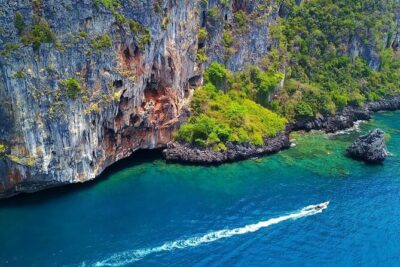 Phuket: Wow Andaman Snorkeling Trip to Phi Phi & Bamboo Islands - Koh Phi Phi Leh: Loh Dalum Bay and the Camel Rock moment