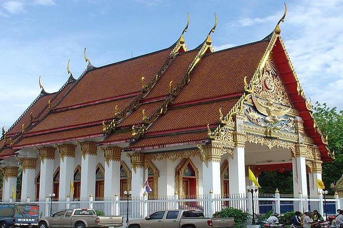 Premium Private Phuket key viewpoints & attractions with Local Guide - Cashew Nut Factory: A Quick Food-and-Souvenir Stop That Fits the Day