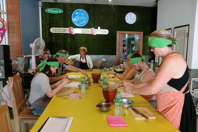 Private food Tour + Sightseeing +Thai Cooking class - Street food tasting: snacks that teach you what to order