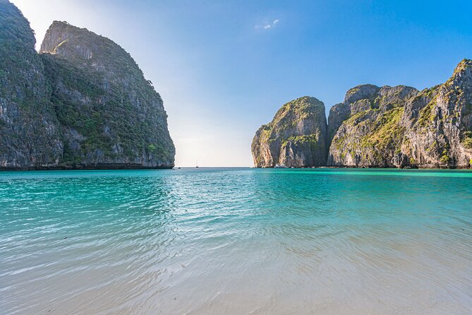 Private Phi Phi Islands & Bamboo Full Day Tour with snorkeling - Ko Phi Phi Don lunch: Thai food and local island streets