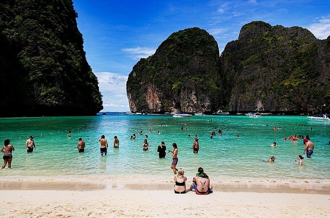 Private Tour Phi Phi Early Bird Premium Tour by Speed Boat - Pileh Lagoon (Pileh Bay): 45 minutes of swimming and photos