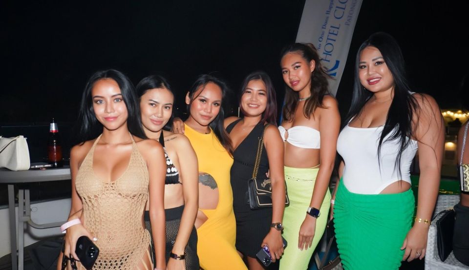 Sailaway Pool Party Phuket - Accessibility and Language: Easy Communication, Clear Direction