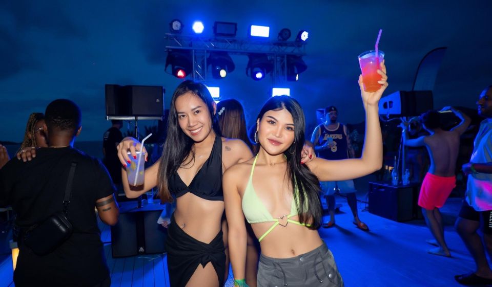 Sailaway Pool Party Phuket - The Included Open Bar: How the 3 Hours of Free-Flow Adds Value