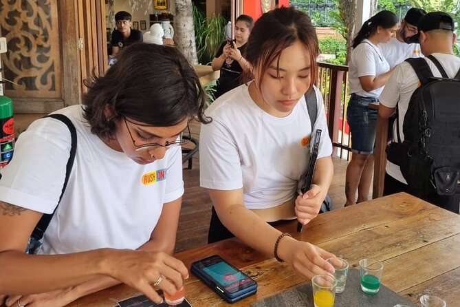 Self Guided Scavenger Hunts and Gamified Tours - Group bonding: why these clue challenges work