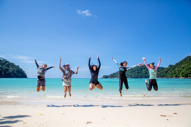 Surin Islands Snorkeling Trip from Phuket - Lunch in the park canteen: good fuel, watch the spice